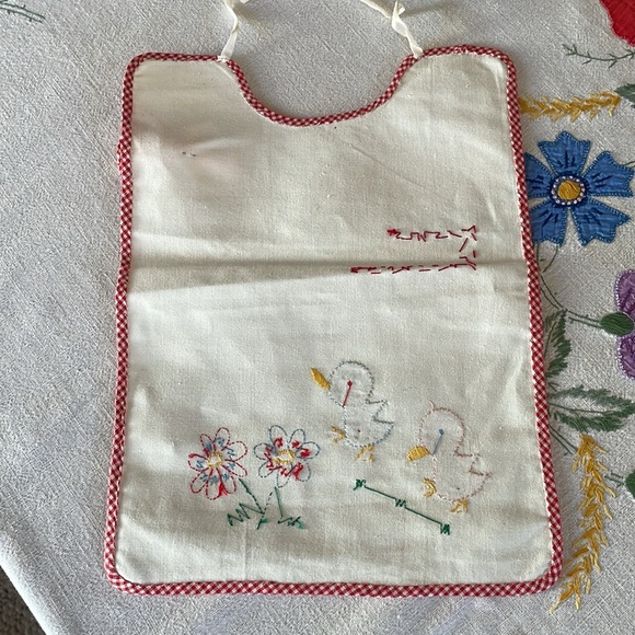 Vintage baby bib, souvenir from Ricordo di Portofino, appliqued chicks, bell - Picture 6 of 7